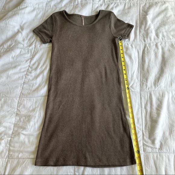 Poof Apparel Short Sleeve Knit MIDI Dress. Women’s Size Small - Picture 5 of 9